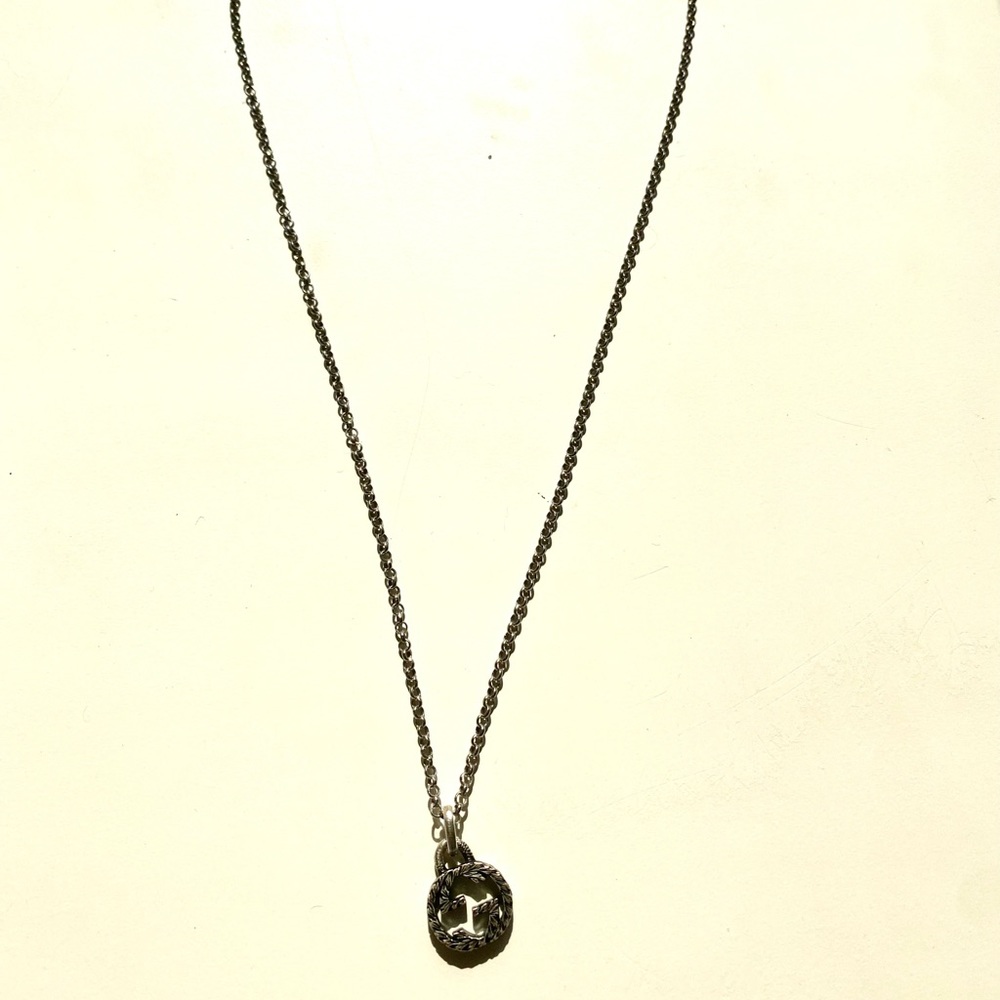 Beautiful Gucci necklace. Excellent condition with original box. - Picture 5 of 6